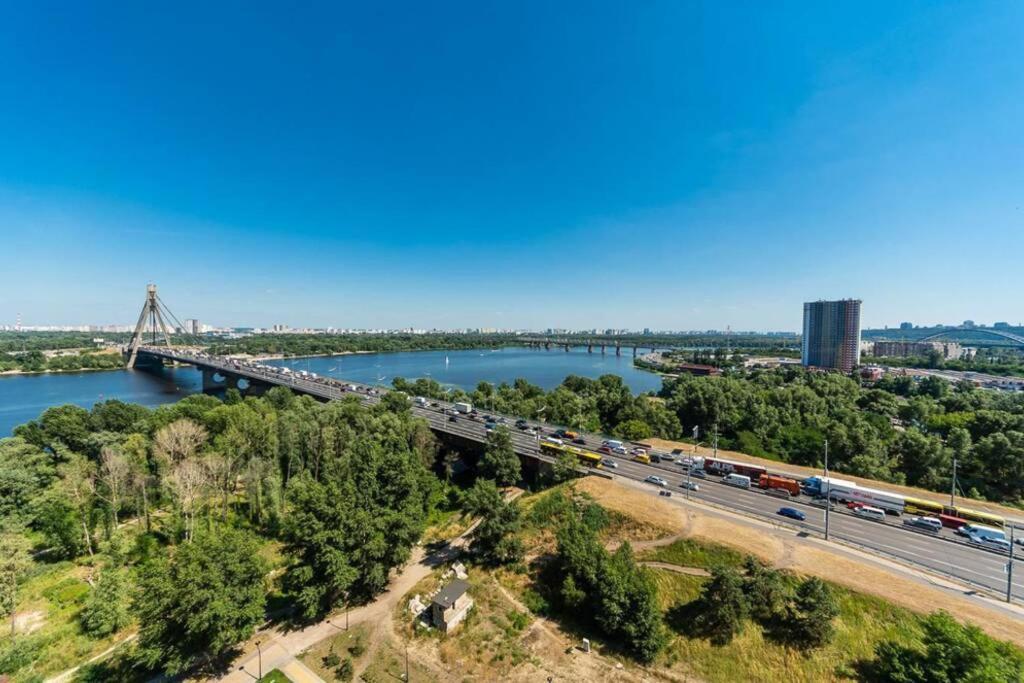 Apartments With Crazy Panoramic View Of The Dniepr Киев Екстериор снимка