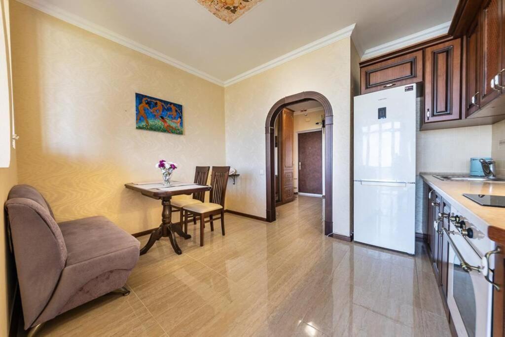 Apartments With Crazy Panoramic View Of The Dniepr Киев Екстериор снимка