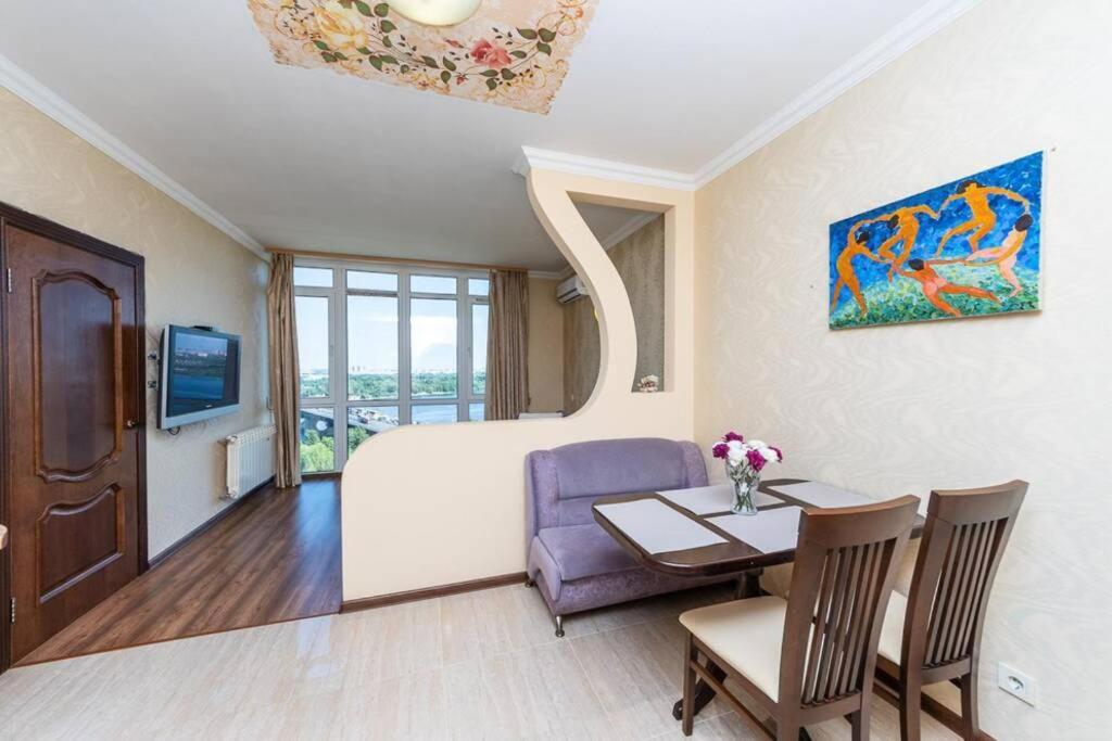 Apartments With Crazy Panoramic View Of The Dniepr Киев Екстериор снимка