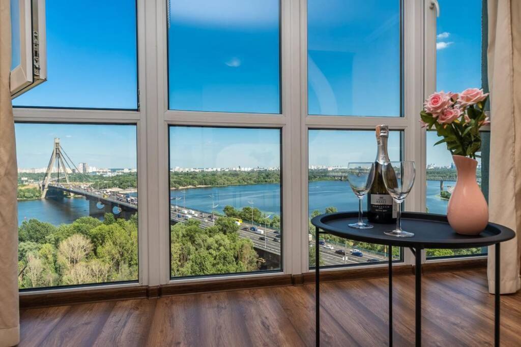 Apartments With Crazy Panoramic View Of The Dniepr Киев Екстериор снимка