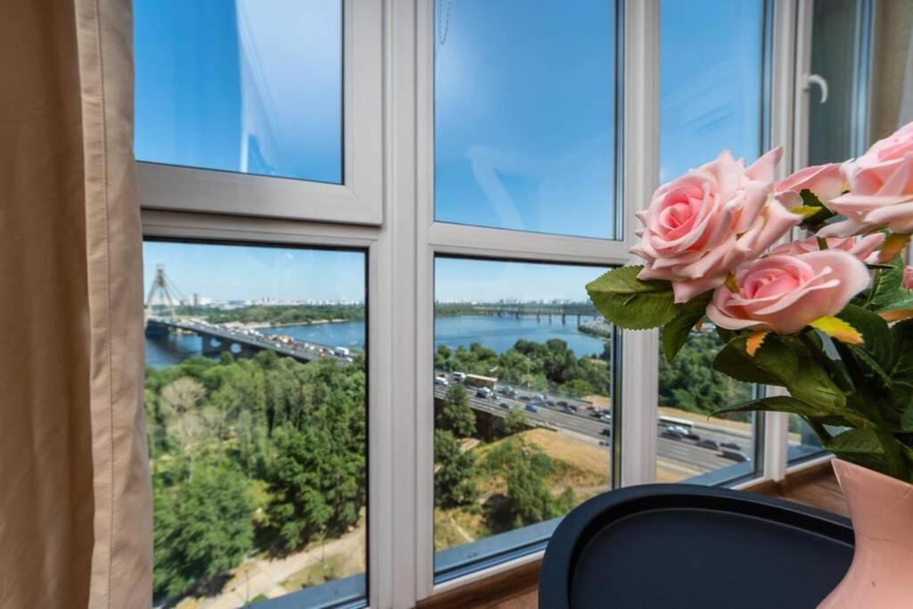 Apartments With Crazy Panoramic View Of The Dniepr Киев Екстериор снимка