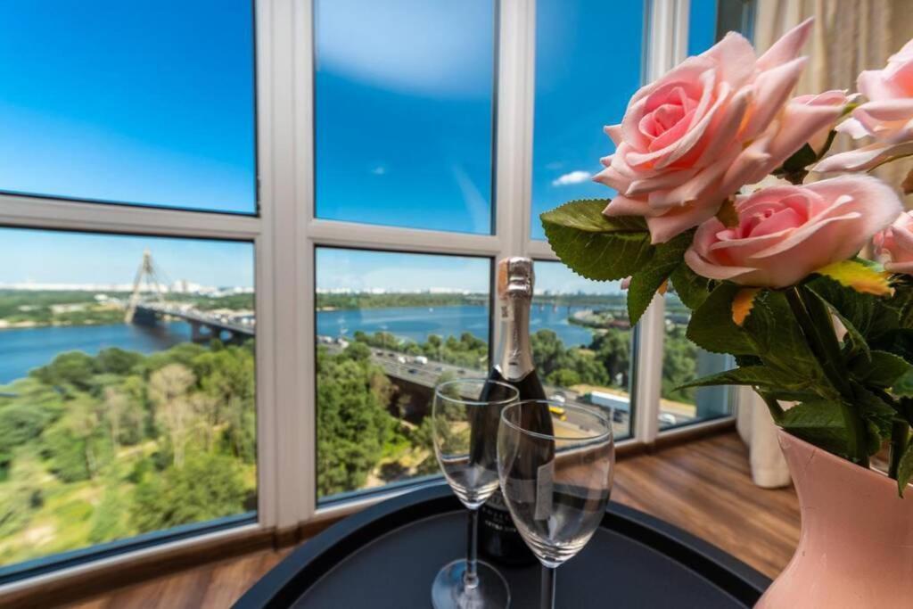 Apartments With Crazy Panoramic View Of The Dniepr Киев Екстериор снимка