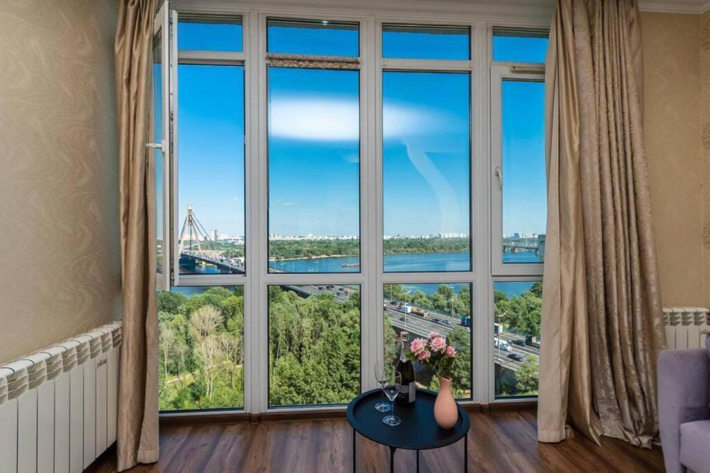 Apartments With Crazy Panoramic View Of The Dniepr Киев Екстериор снимка
