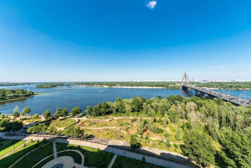 Apartments With Crazy Panoramic View Of The Dniepr Киев Екстериор снимка