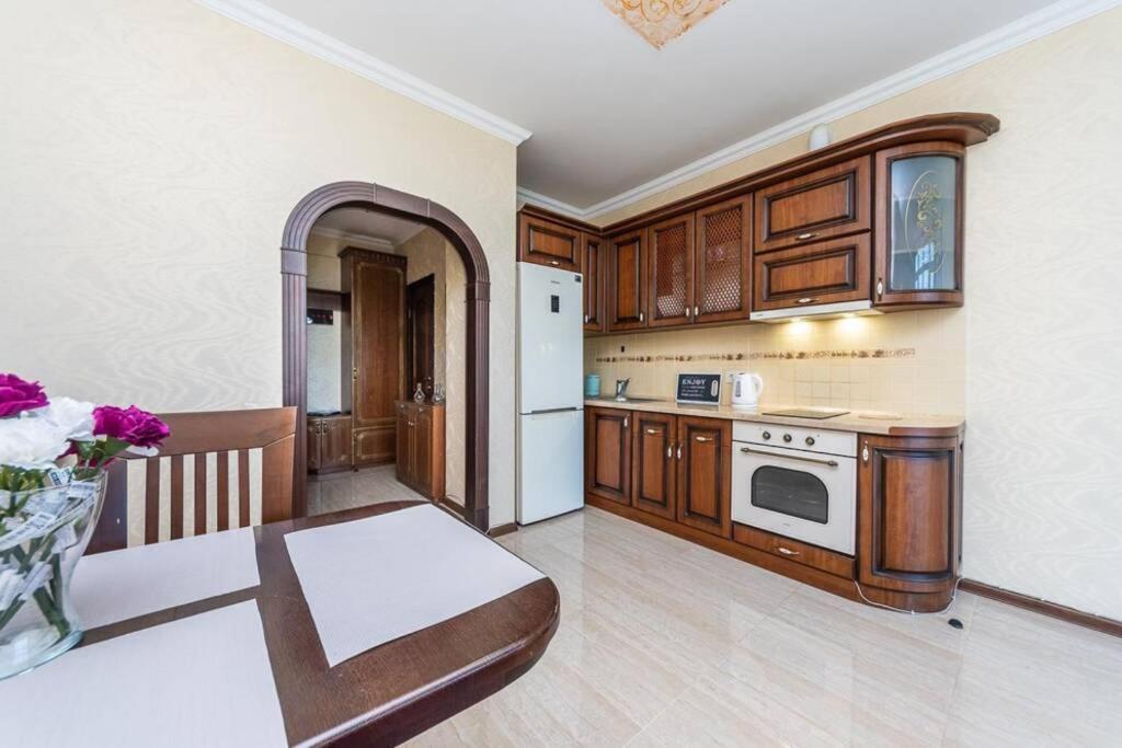 Apartments With Crazy Panoramic View Of The Dniepr Киев Екстериор снимка