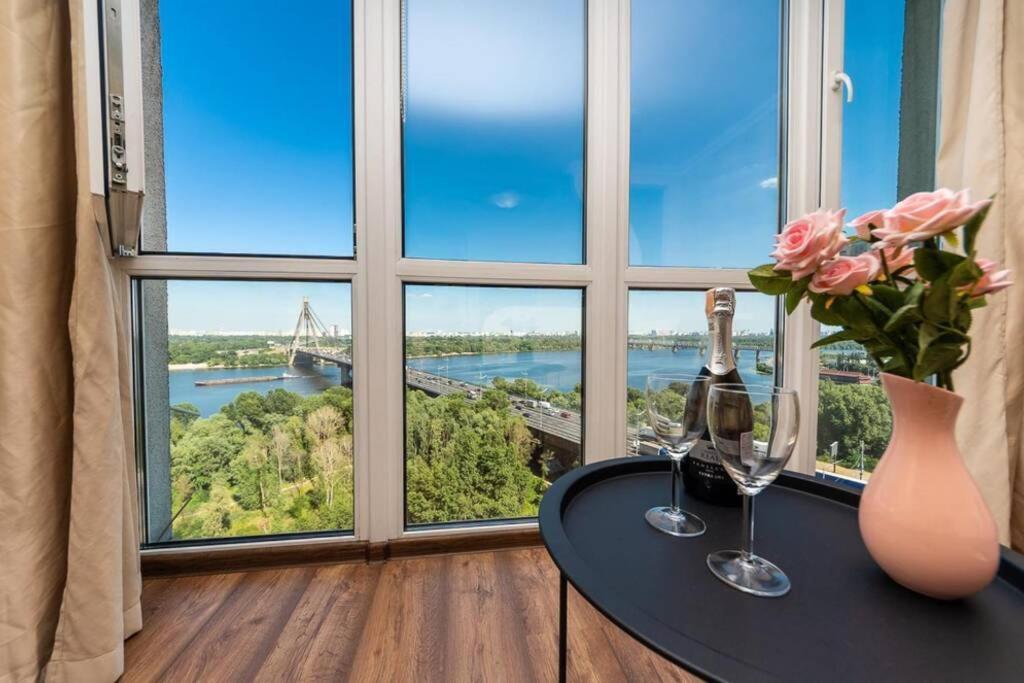 Apartments With Crazy Panoramic View Of The Dniepr Киев Екстериор снимка